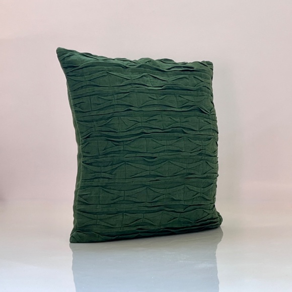 Southern Living Pintuck rust pillow cover - Picture 2 of 6